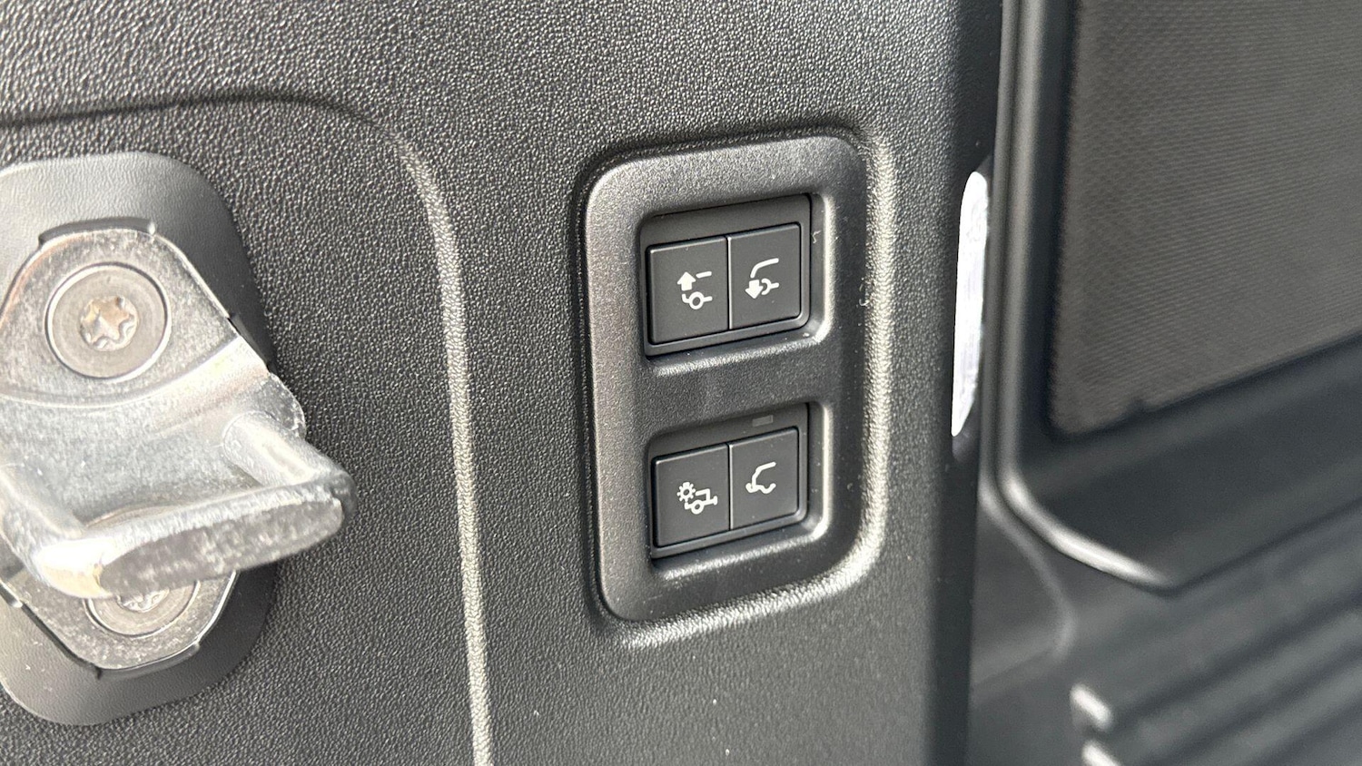 Used Land Rover Defender 2026 for sale - 78016190: Photo 12