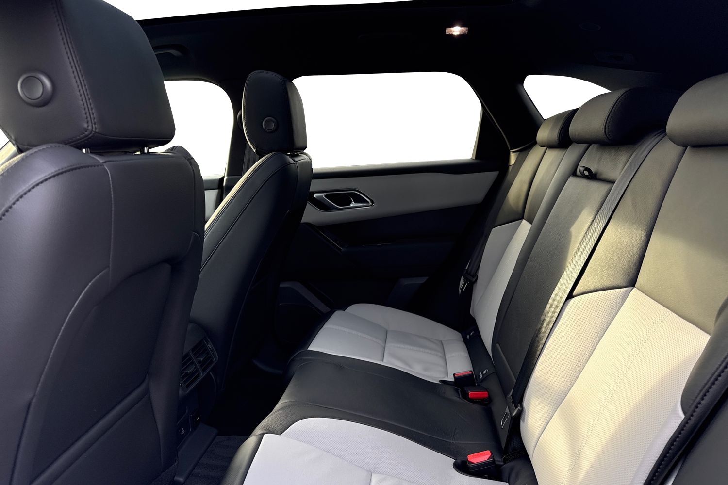 Used Land Rover Range Rover Velar 2026 for sale - 78122493: Photo 4