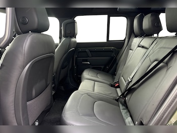 Used Land Rover Defender 110 2025 for sale - 75957747: Photo