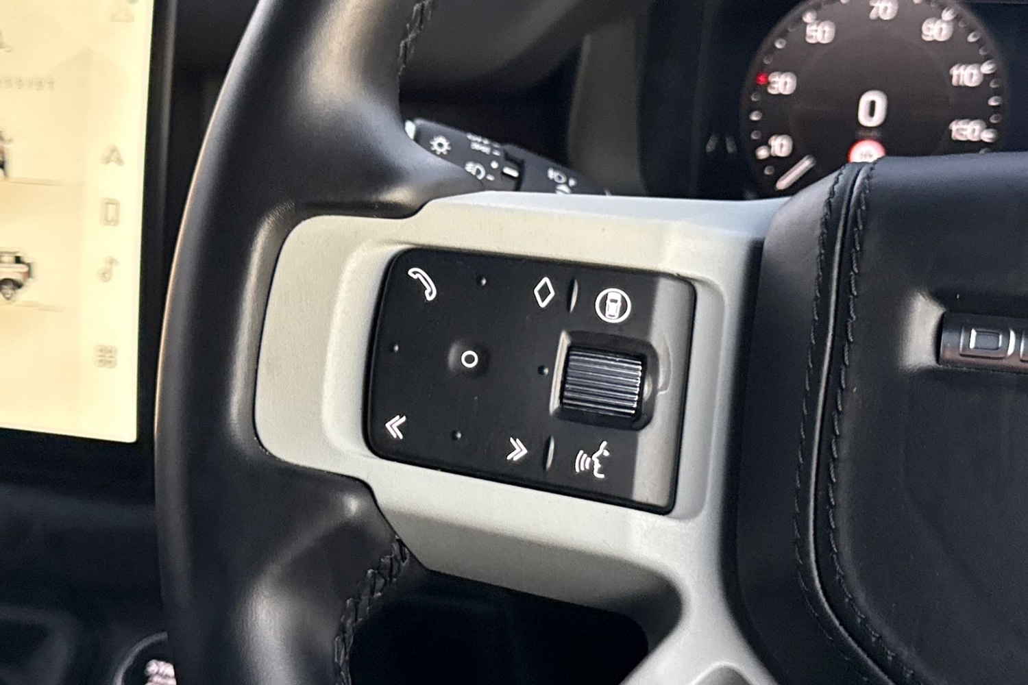 Used Land Rover Defender 90 2024 for sale - 76711813: Photo 33