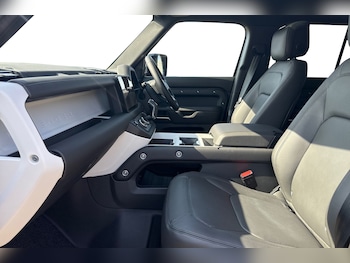 Used Land Rover Defender 110 2025 for sale - 75525090: Photo