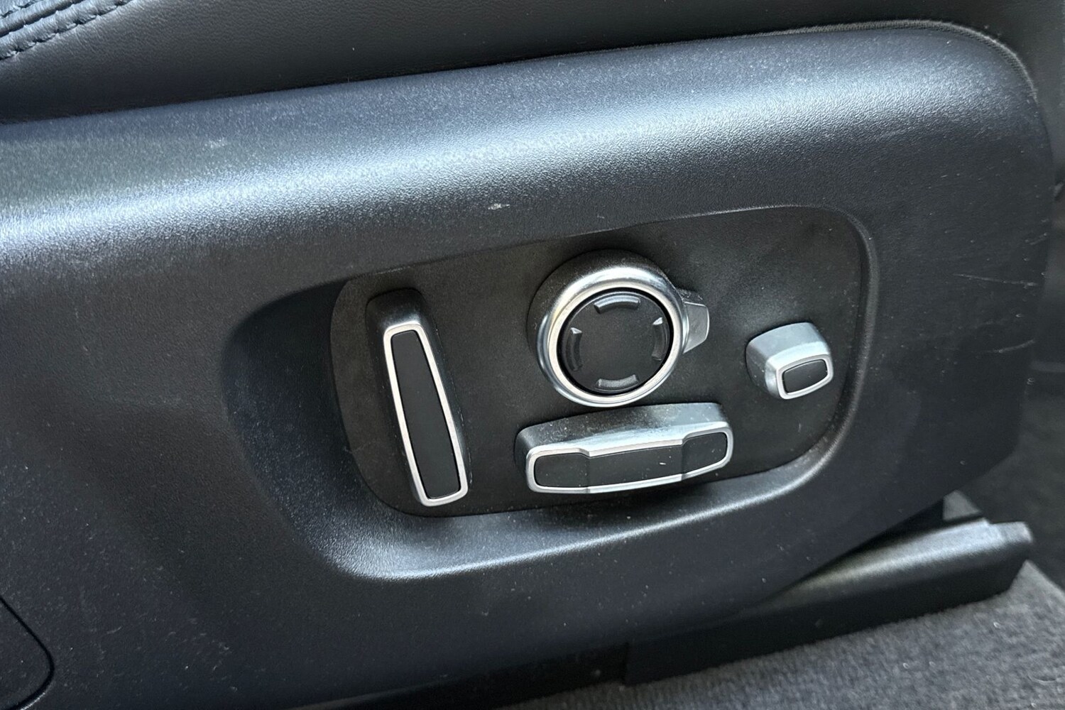 Used Land Rover Range Rover Velar 2023 for sale - 77728722: Photo 35