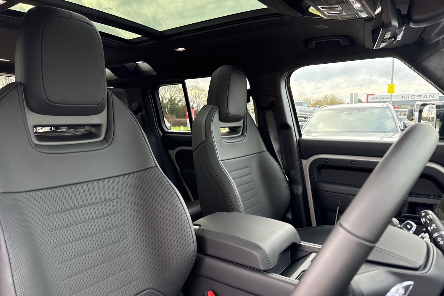 Used Land Rover Defender 110 2026 for sale - 77083927: Photo 10