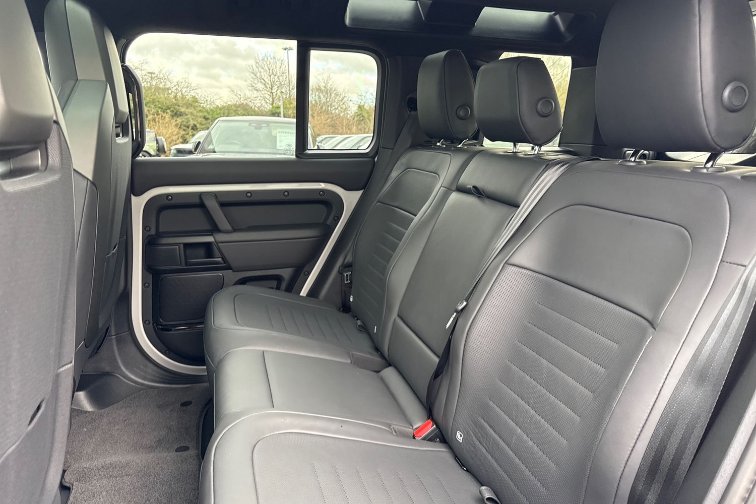 Used Land Rover Defender 110 2026 for sale - 77083927: Photo 13