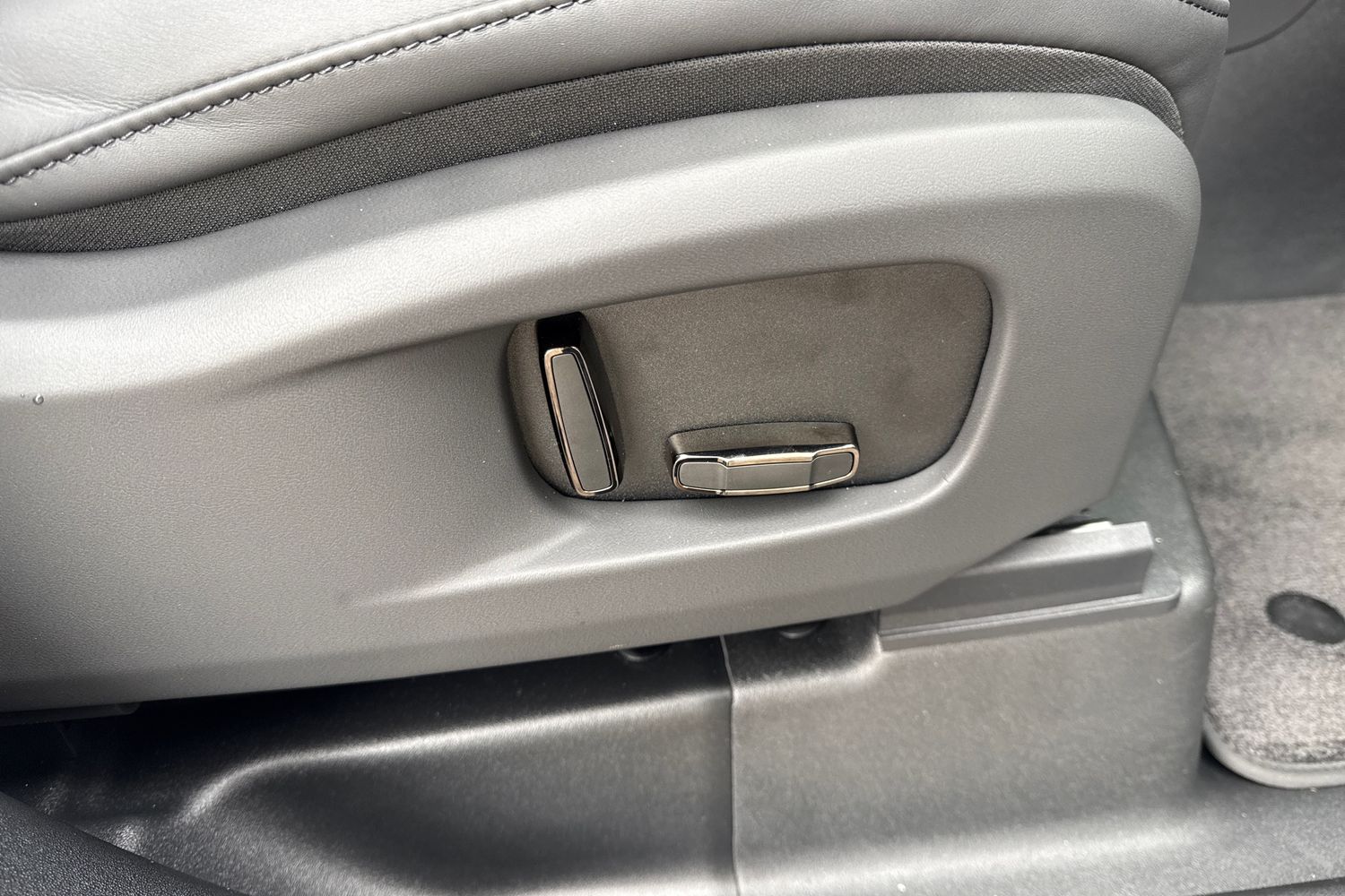 Used Land Rover Defender 110 2026 for sale - 77083927: Photo 29