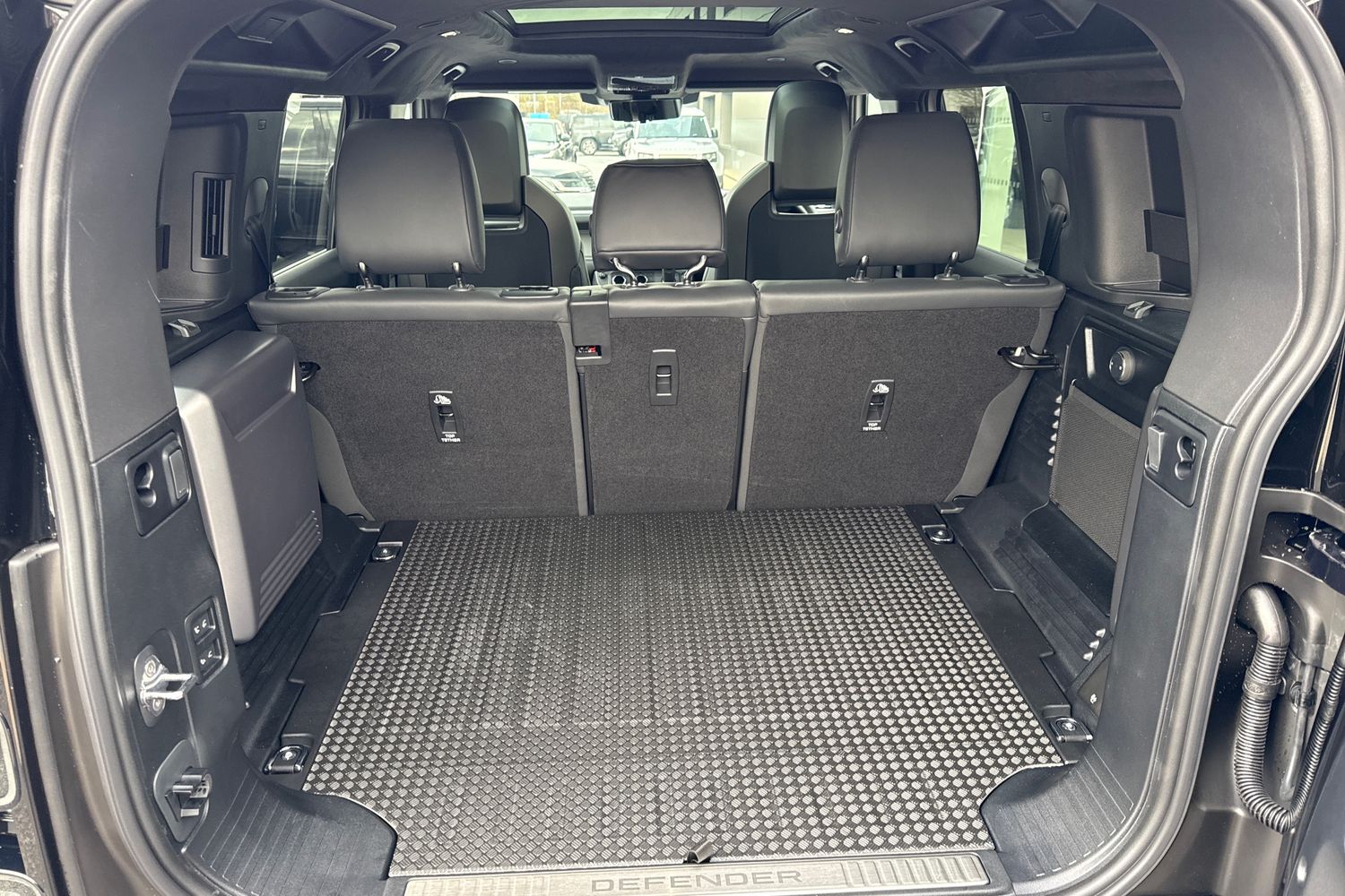 Used Land Rover Defender 110 2026 for sale - 77083927: Photo 37