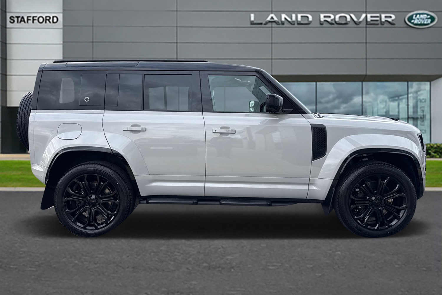 Used Land Rover Defender 110 2026 for sale - 77083927: Photo 5