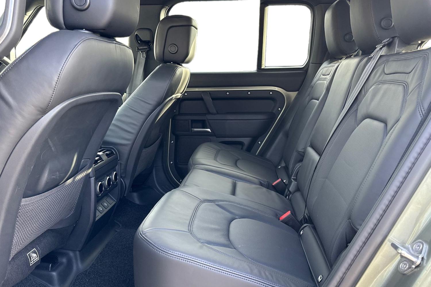 Used Land Rover Defender 2025 for sale - 77899323: Photo 4