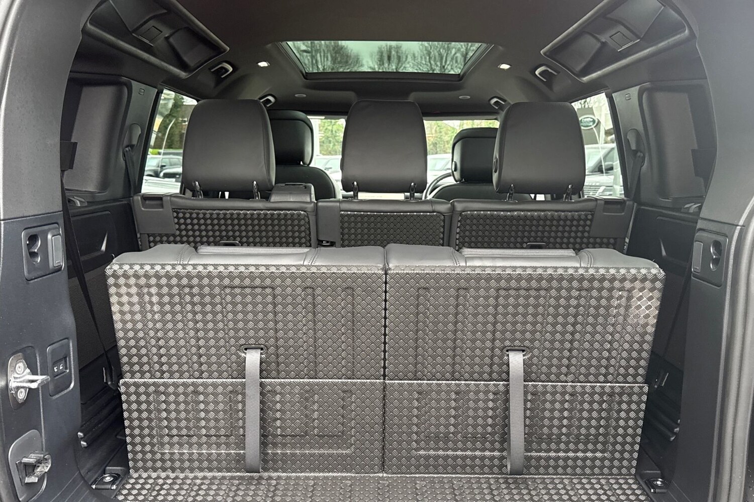 Used Land Rover Defender 110 2025 for sale - 77287145: Photo 32