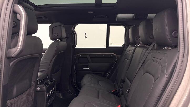 Used Land Rover Defender 110 2025 for sale - 77287145: Photo 4