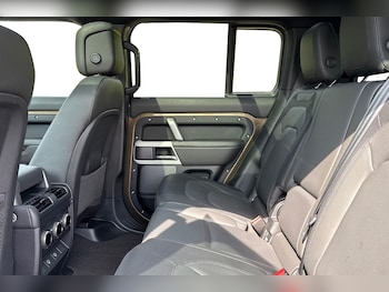 Used Land Rover Defender 110 2024 for sale - 75356514: Photo