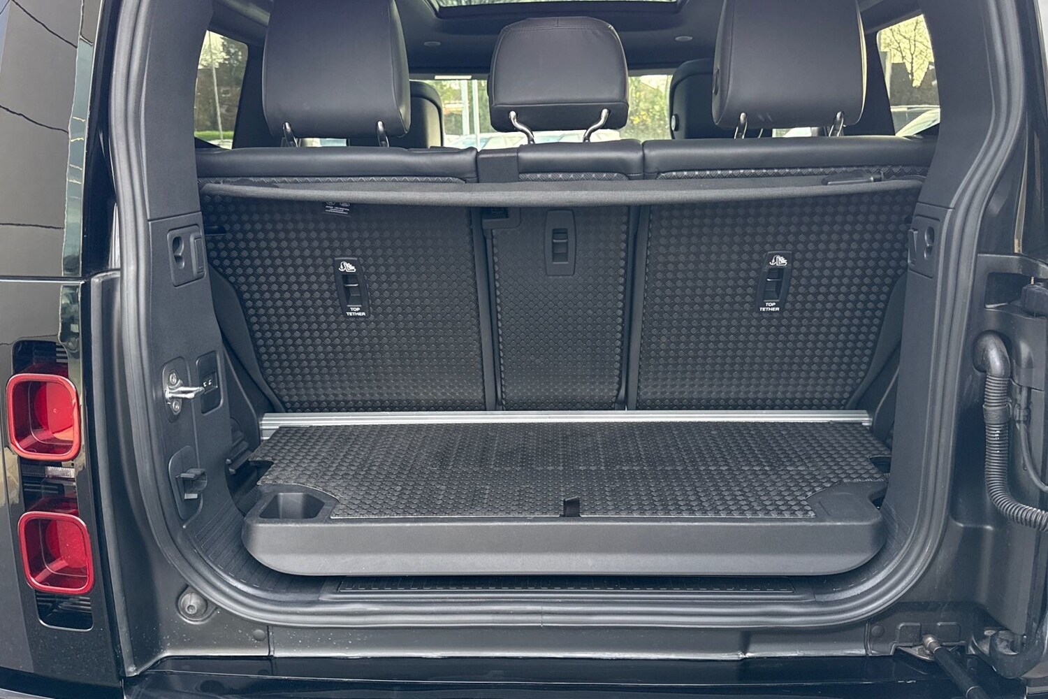 Used Land Rover Defender 90 2024 for sale - 76876110: Photo 11