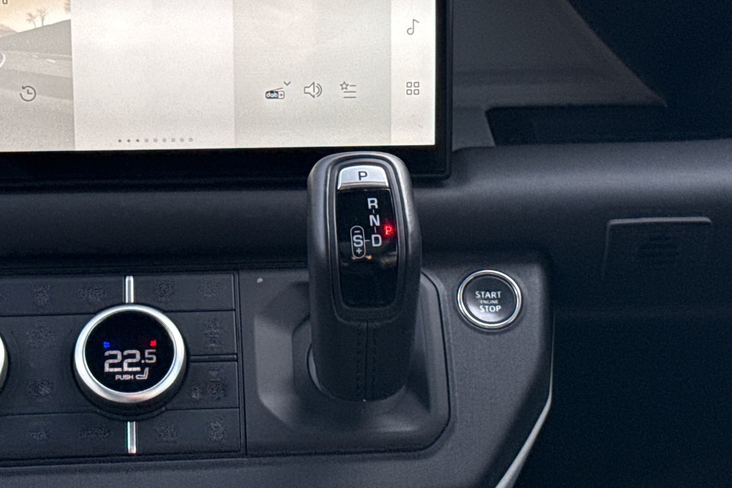 Used Land Rover Defender 90 2024 for sale - 76876110: Photo 14