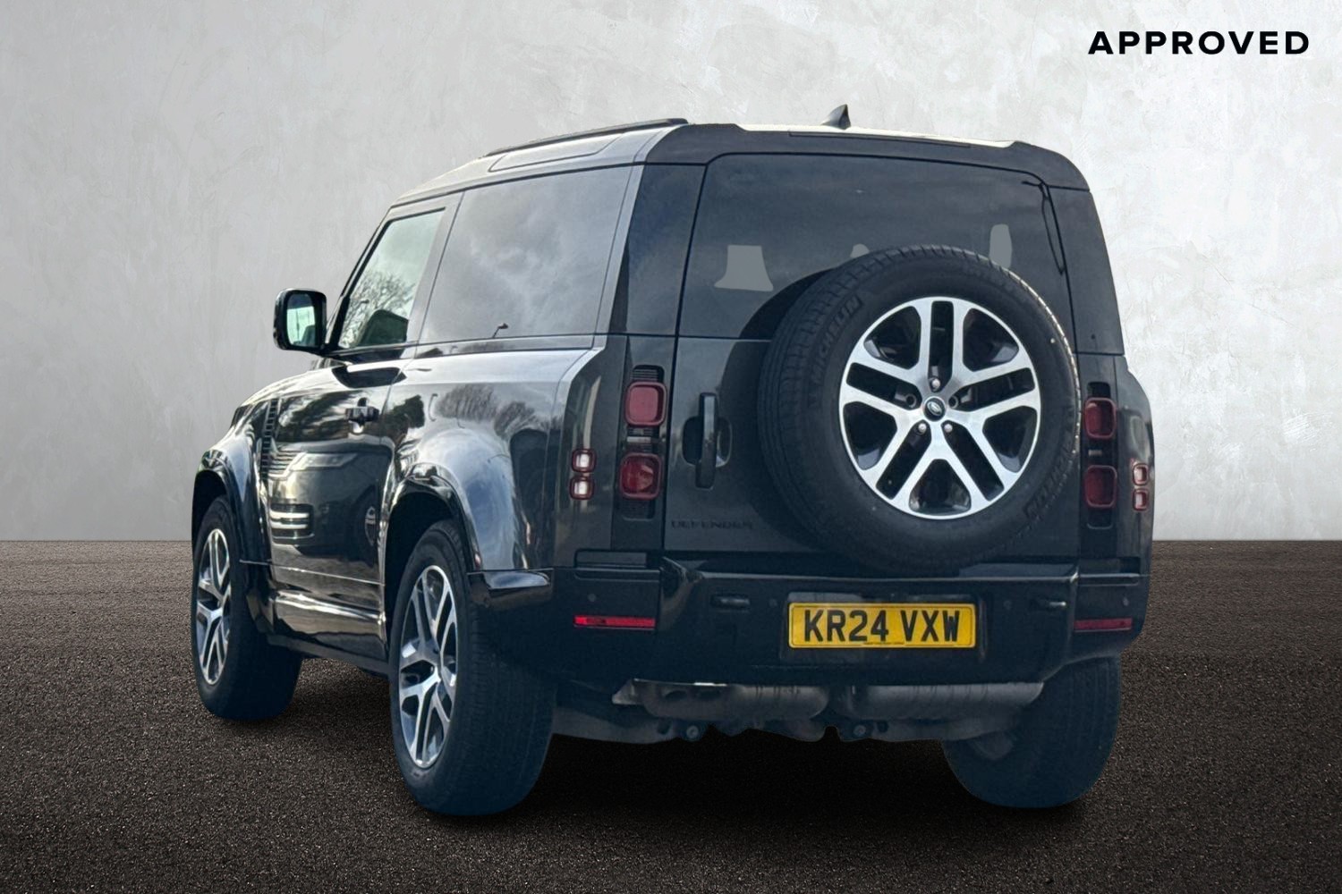 Used Land Rover Defender 90 2024 for sale - 76876110: Photo 2