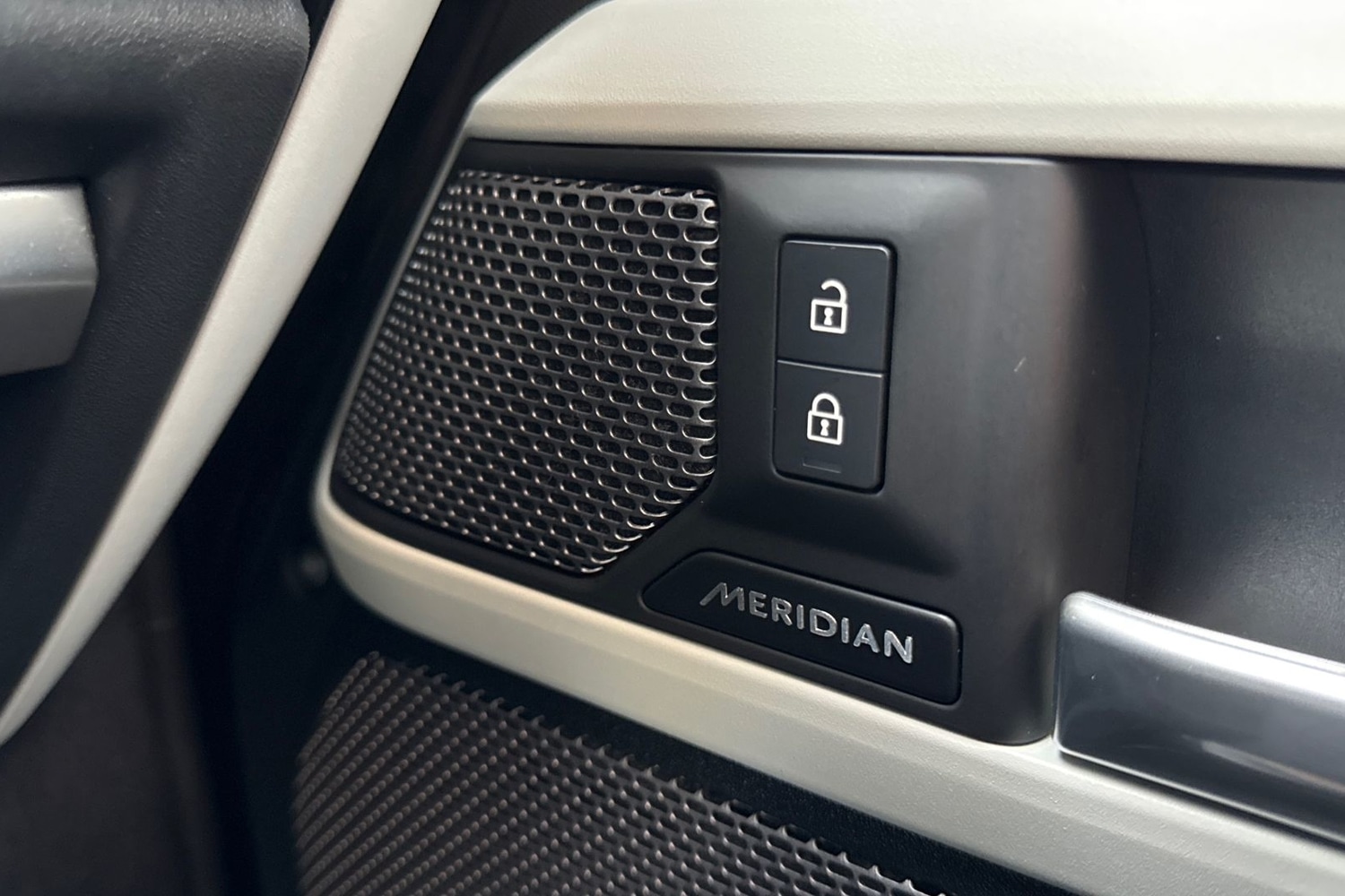 Used Land Rover Defender 90 2024 for sale - 76876110: Photo 25