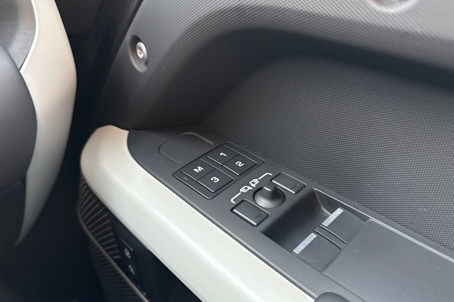 Used Land Rover Defender 90 2024 for sale - 76876110: Photo 26