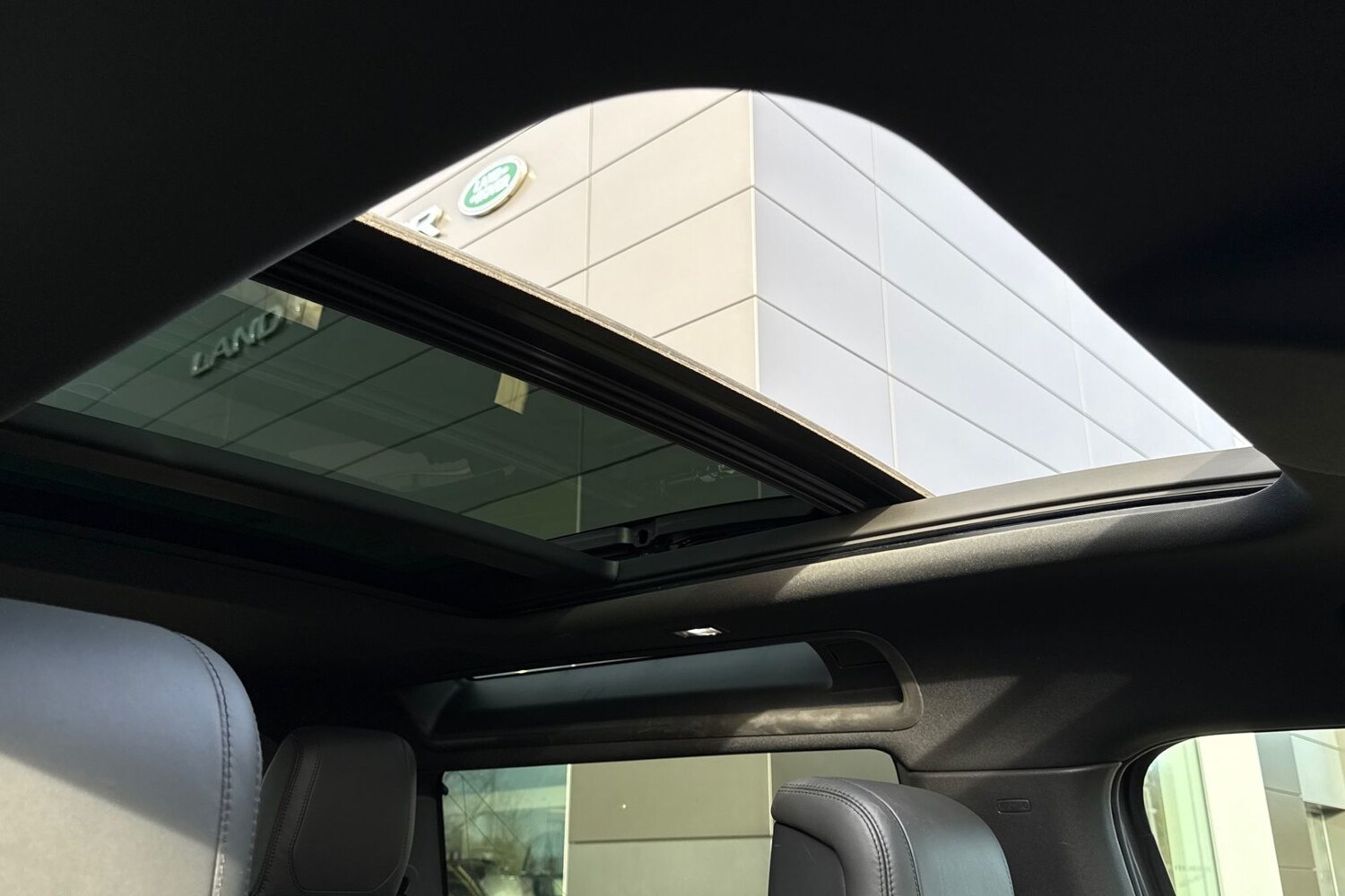 Used Land Rover Defender 90 2024 for sale - 76876110: Photo 32