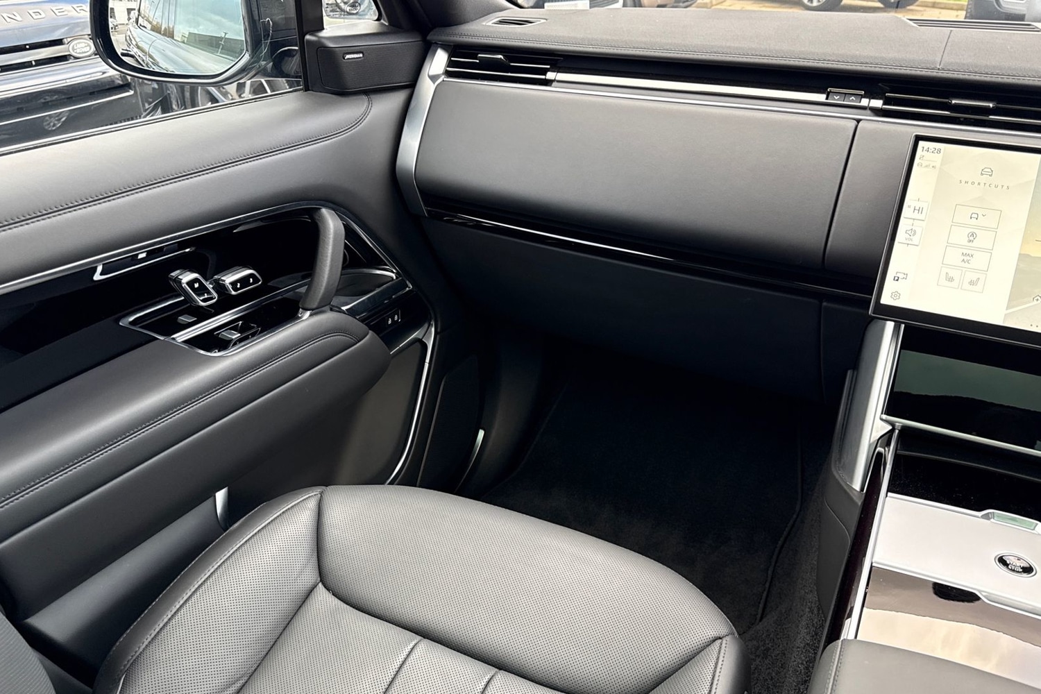 Used Land Rover Range Rover 2024 for sale - 77240100: Photo 43