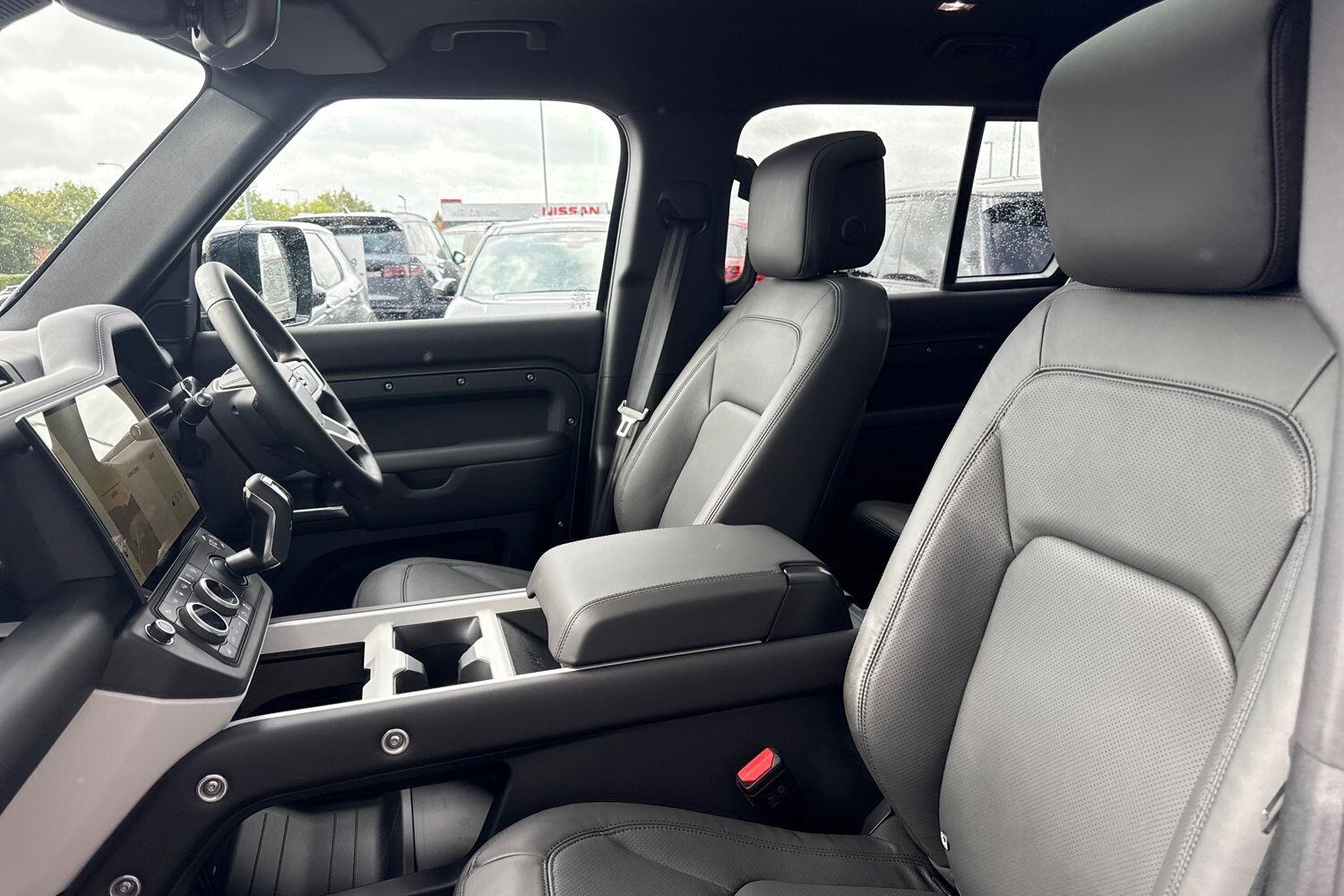 Used Land Rover Defender 110 2025 for sale - 76250608: Photo 11