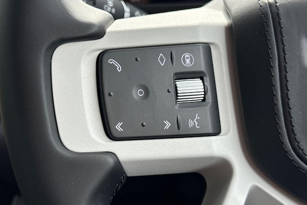 Used Land Rover Defender 110 2025 for sale - 76250608: Photo 17