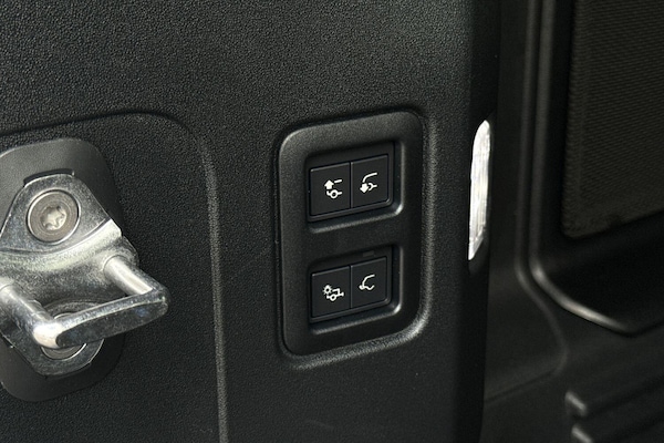 Used Land Rover Defender 110 2025 for sale - 76250608: Photo 30