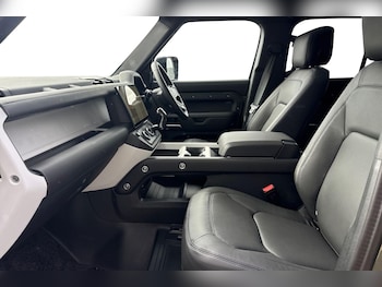 Used Land Rover Defender 110 2025 for sale - 76250608: Photo 3