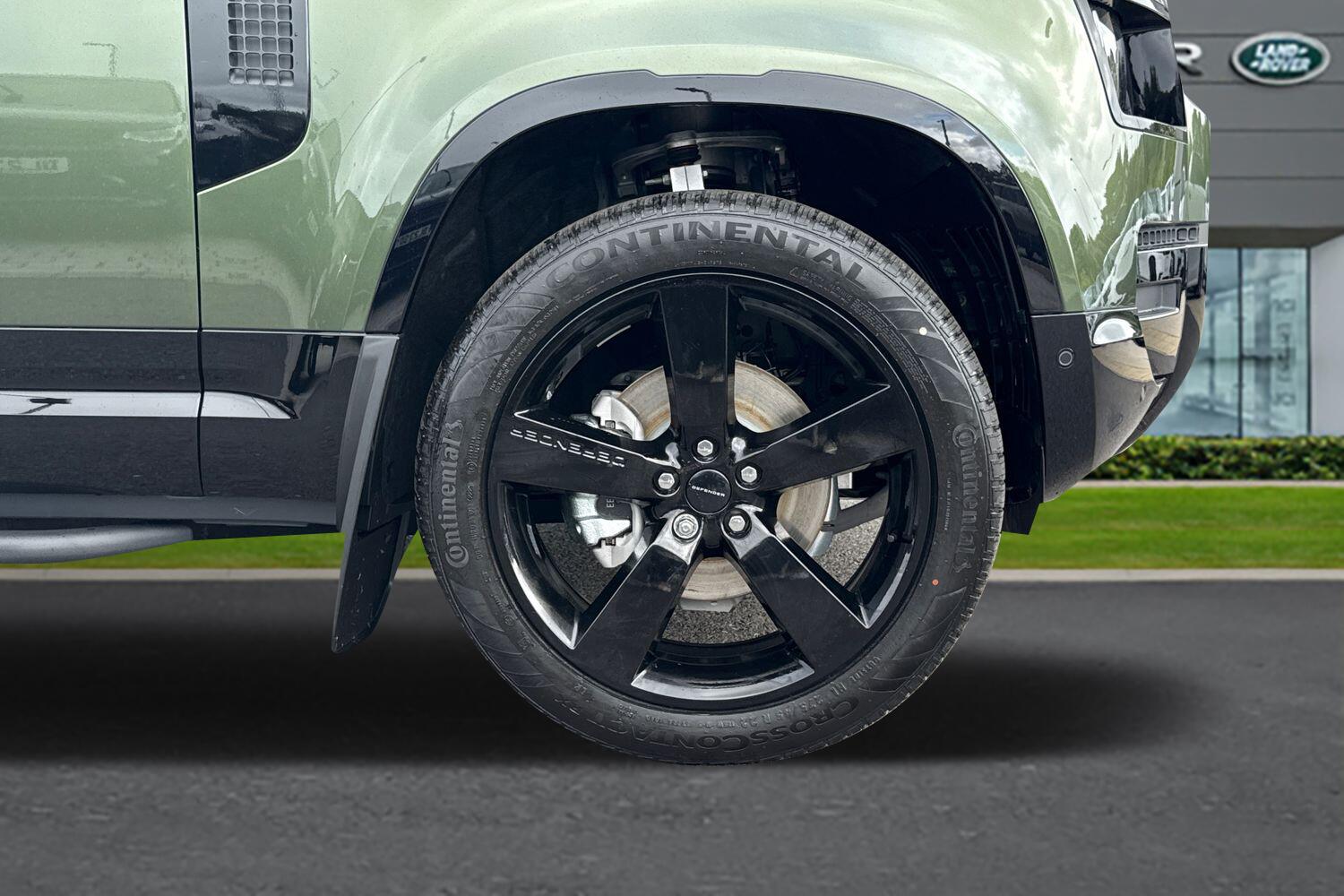 Used Land Rover Defender 110 2025 for sale - 76250608: Photo 8