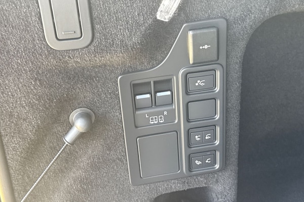 Used Land Rover Discovery 2025 for sale - 75536337: Photo 30