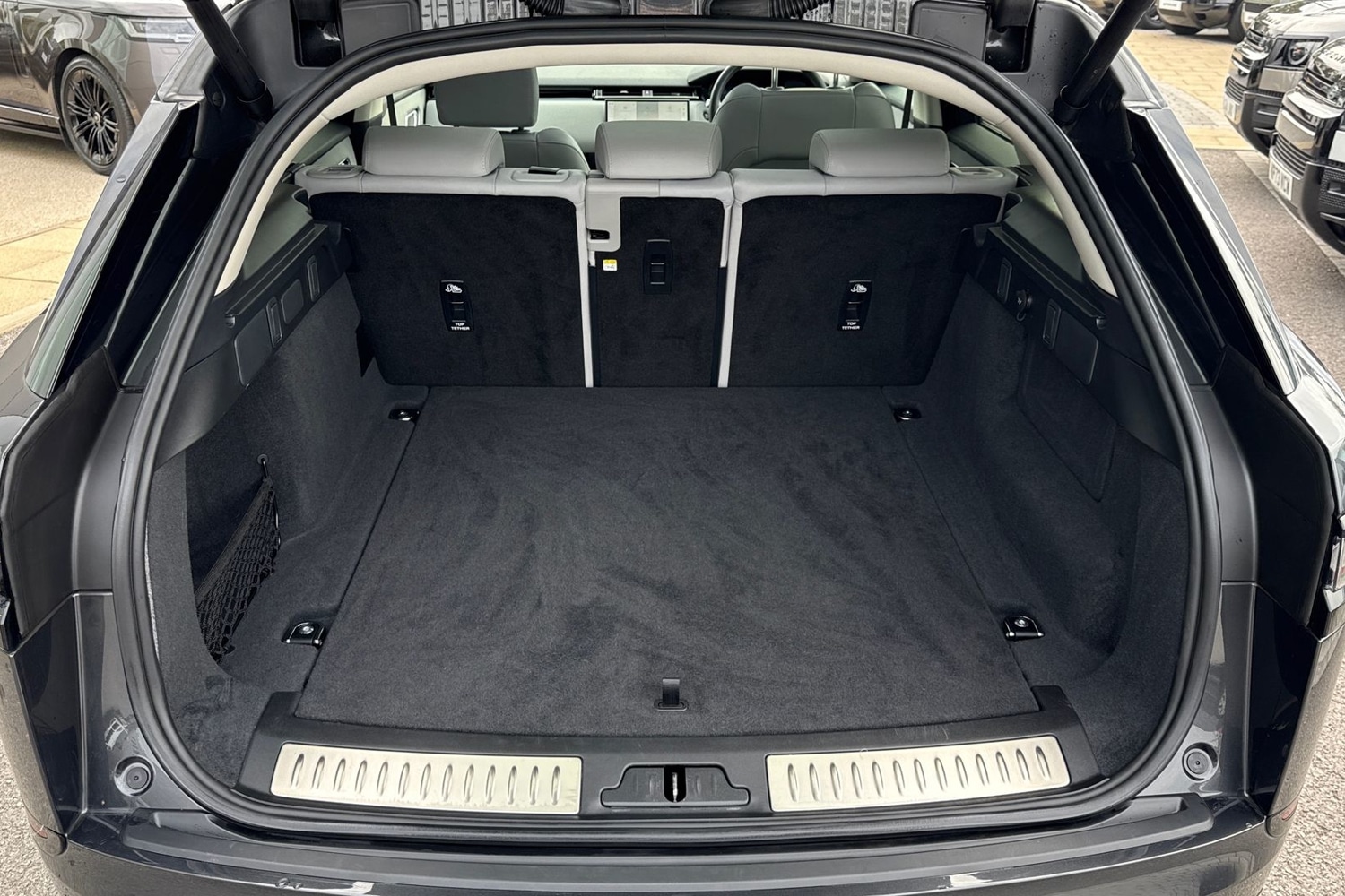 Used Land Rover Range Rover Velar 2025 for sale - 76128442: Photo 10