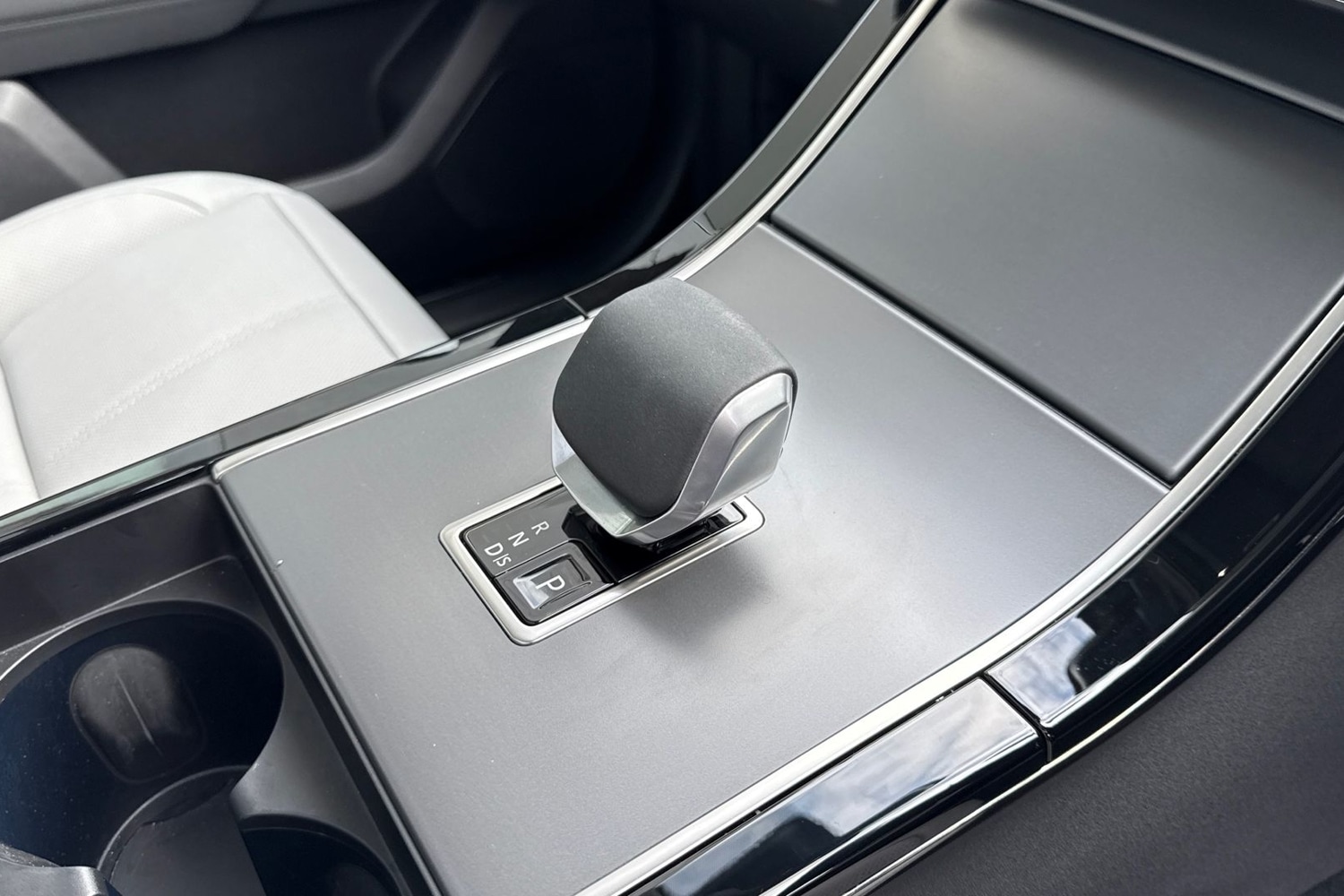 Used Land Rover Range Rover Velar 2025 for sale - 76128442: Photo 13