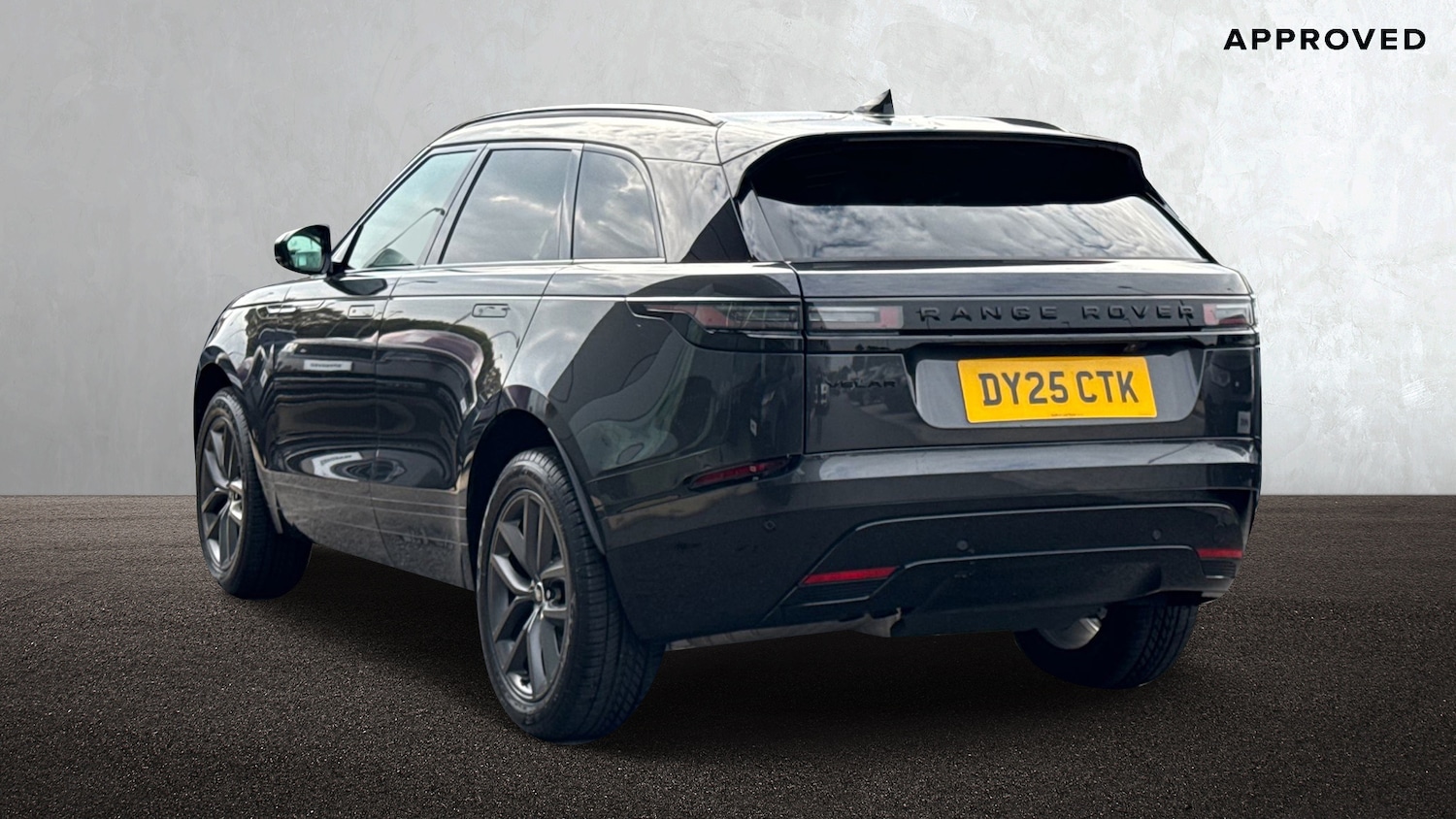 Used Land Rover Range Rover Velar 2025 for sale - 76128442: Photo 2