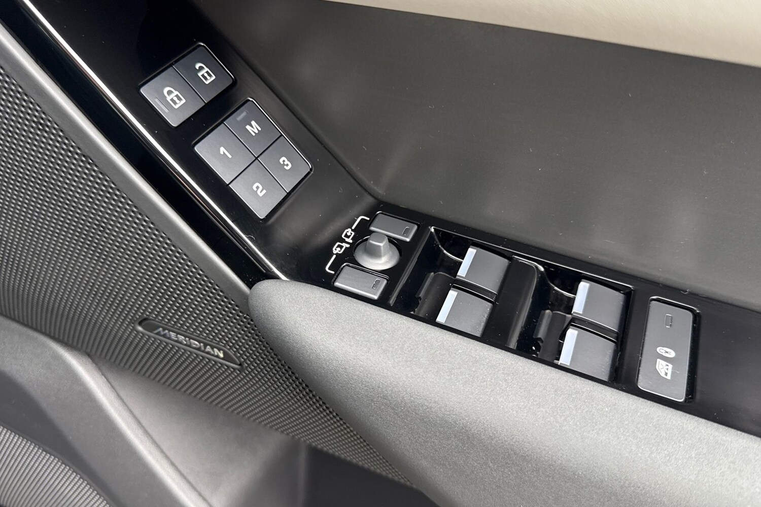 Used Land Rover Range Rover Velar 2025 for sale - 76128442: Photo 25