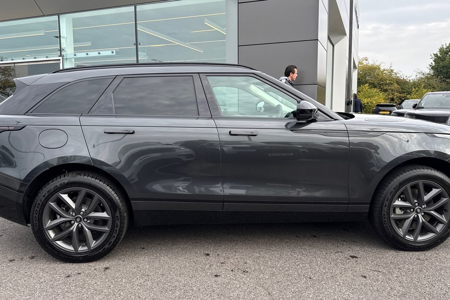 Used Land Rover Range Rover Velar 2025 for sale - 76128442: Photo 5