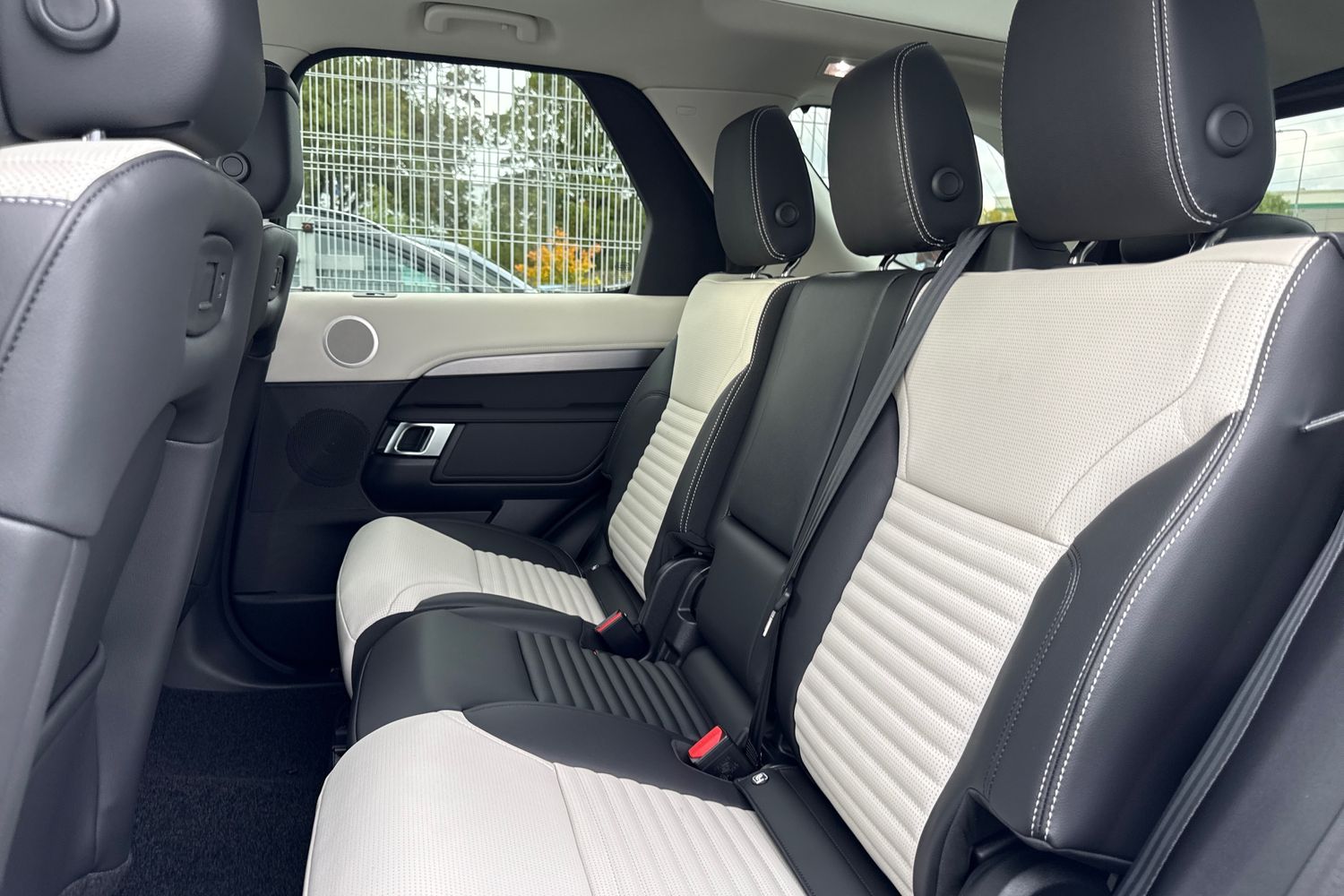 Used Land Rover Discovery 2025 for sale - 76330732: Photo 13