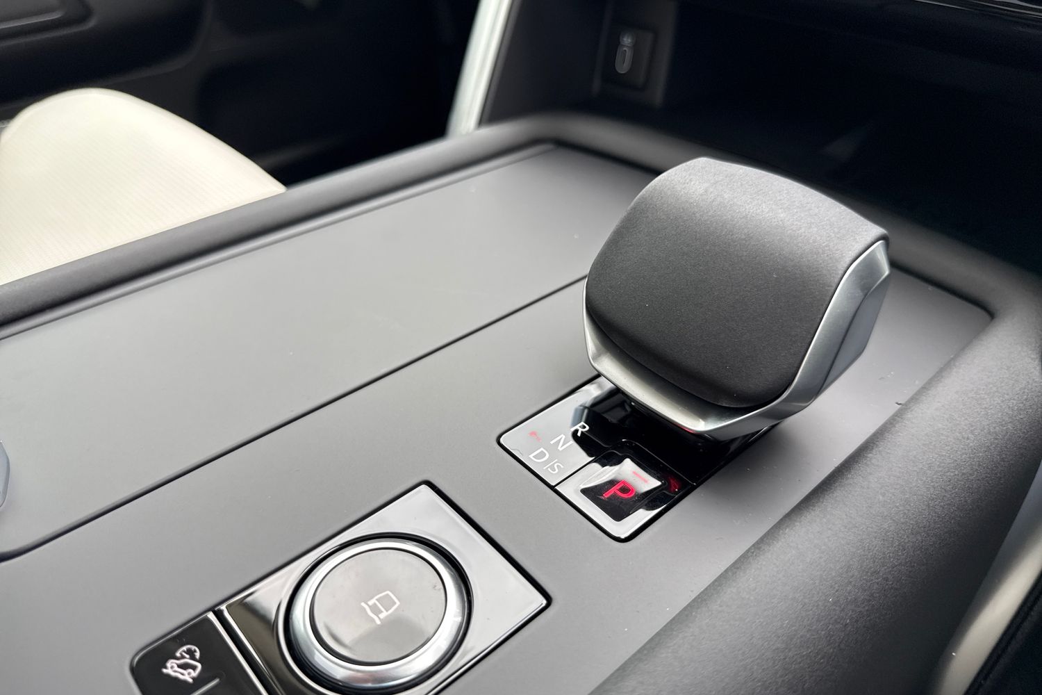 Used Land Rover Discovery 2025 for sale - 76330732: Photo 16