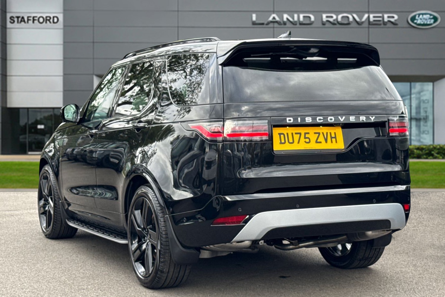 Used Land Rover Discovery 2025 for sale - 76330732: Photo 2