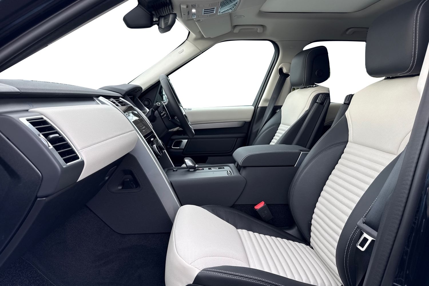 Used Land Rover Discovery 2025 for sale - 76330732: Photo 3