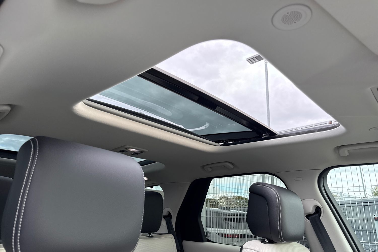 Used Land Rover Discovery 2025 for sale - 76330732: Photo 31