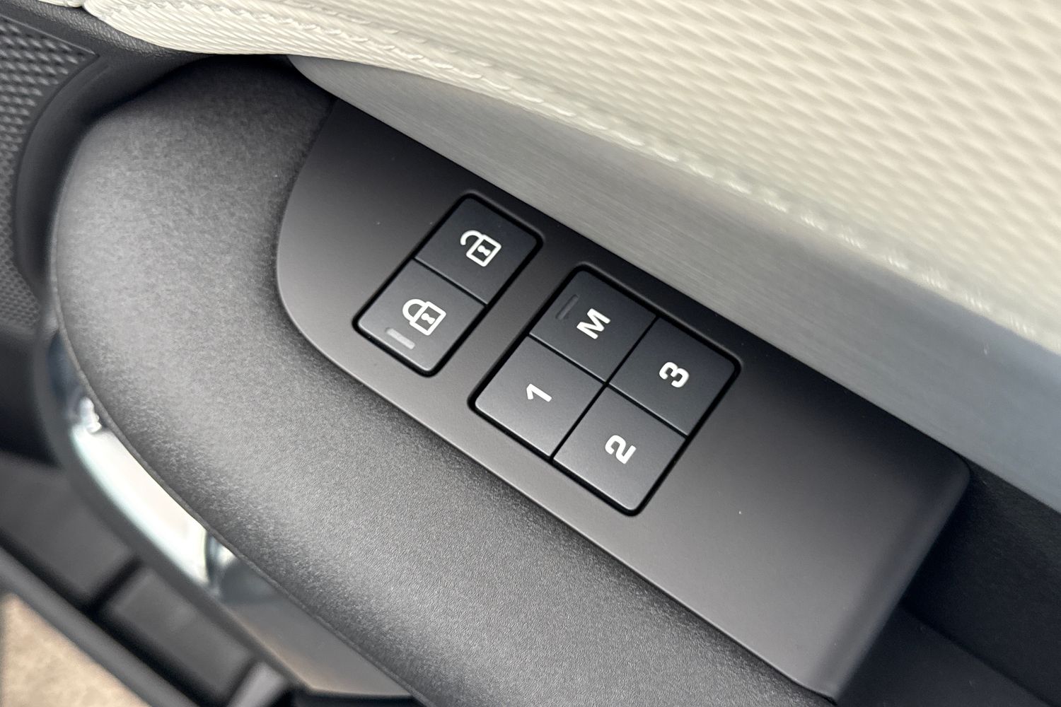 Used Land Rover Discovery 2025 for sale - 76330732: Photo 34