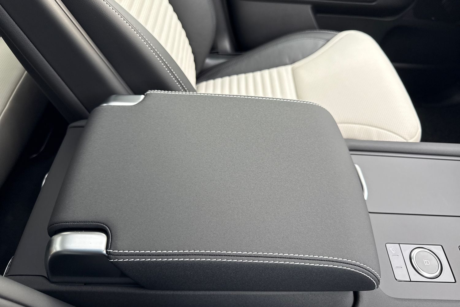 Used Land Rover Discovery 2025 for sale - 76330732: Photo 50