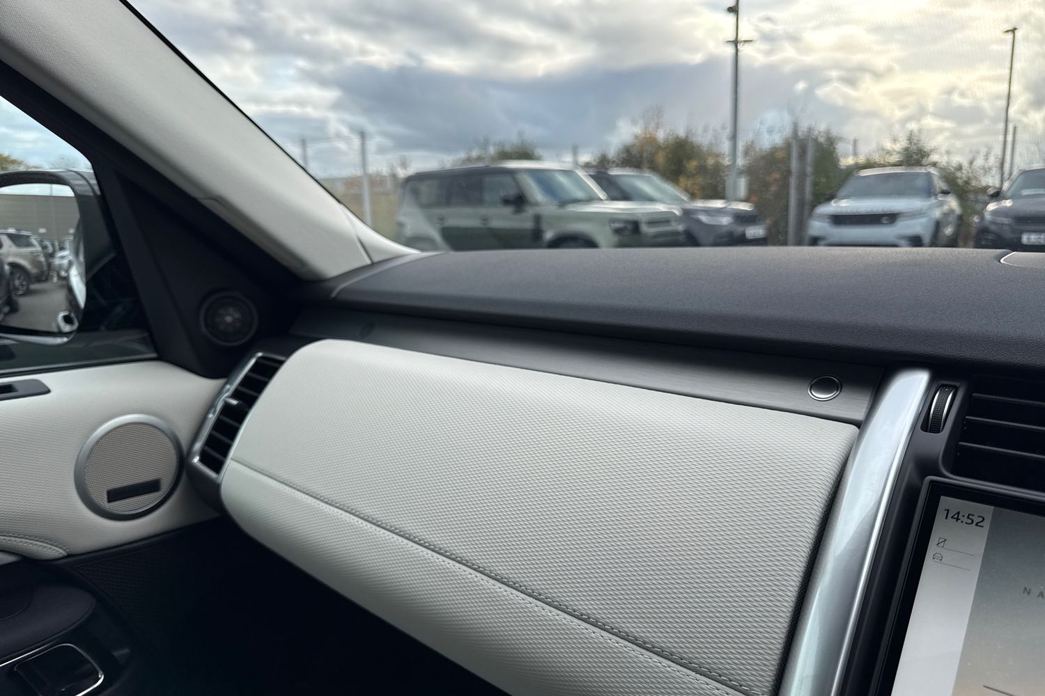 Used Land Rover Discovery 2025 for sale - 76330732: Photo 54