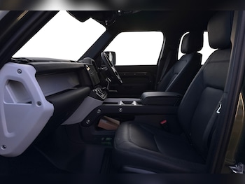 Used Land Rover Defender 110 2026 for sale - 77226521: Photo