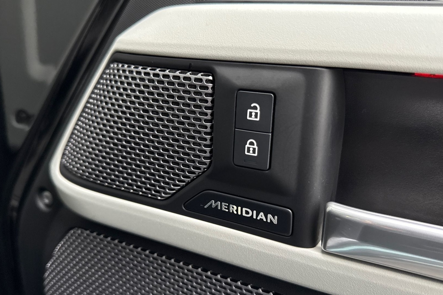 Used Land Rover Defender 90 2024 for sale - 76476080: Photo 25