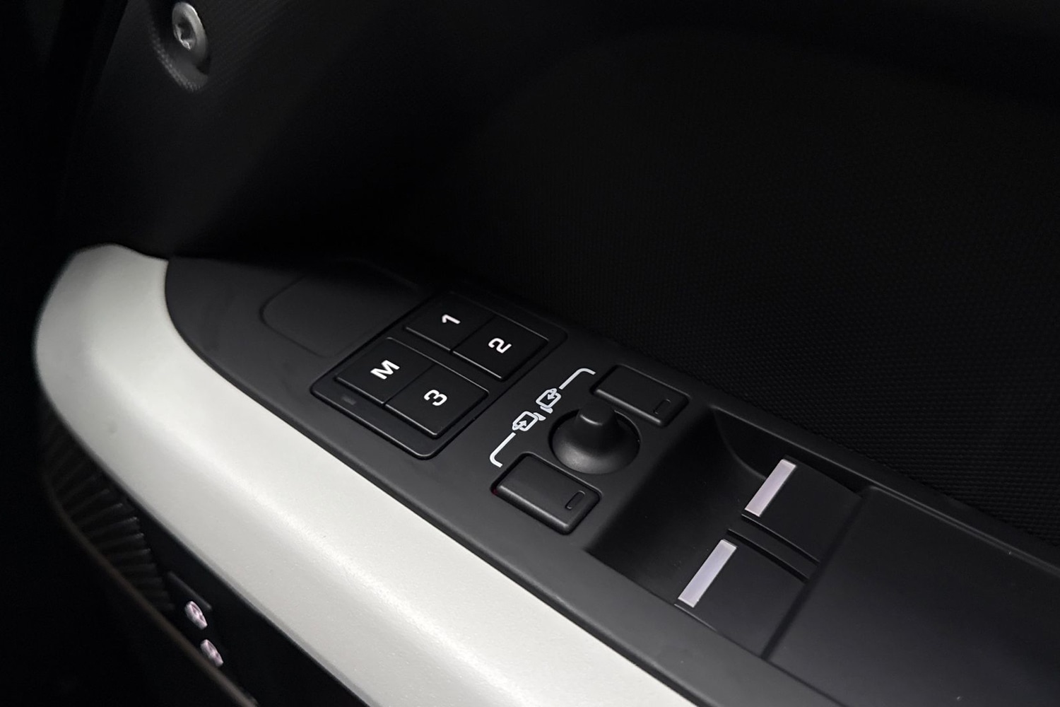 Used Land Rover Defender 90 2024 for sale - 76476080: Photo 26