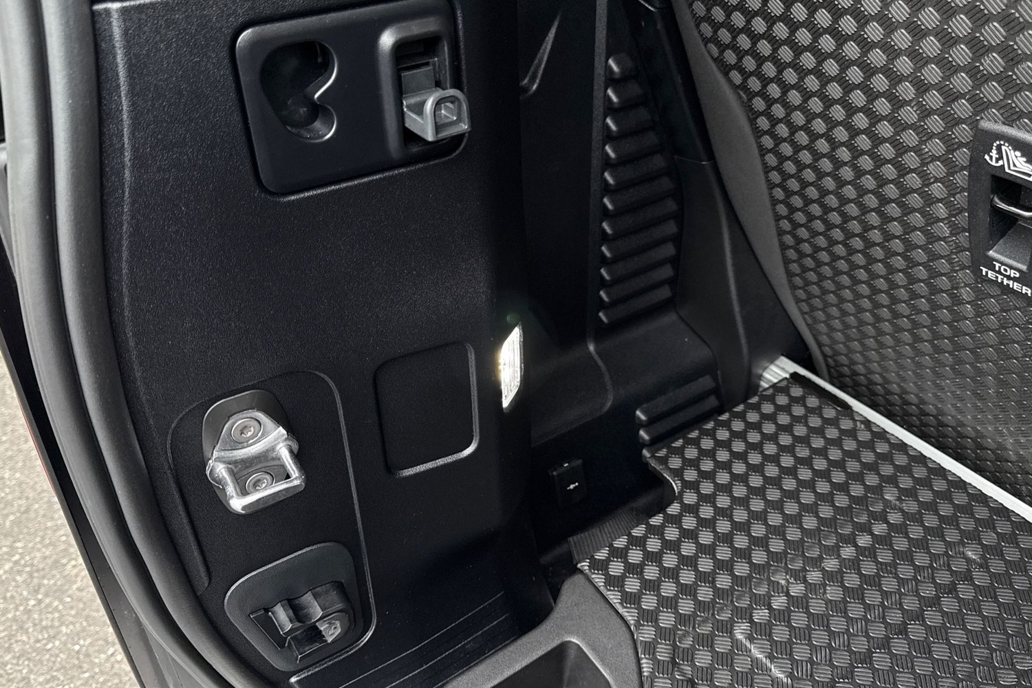 Used Land Rover Defender 90 2024 for sale - 76476080: Photo 28