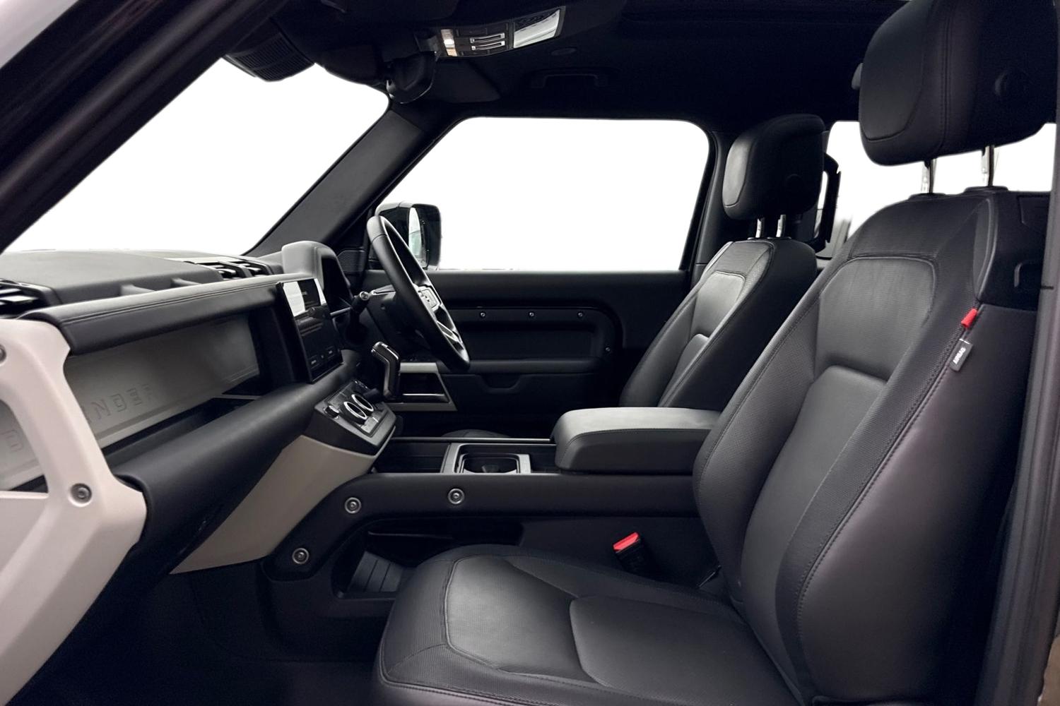 Used Land Rover Defender 90 2024 for sale - 76476080: Photo 3