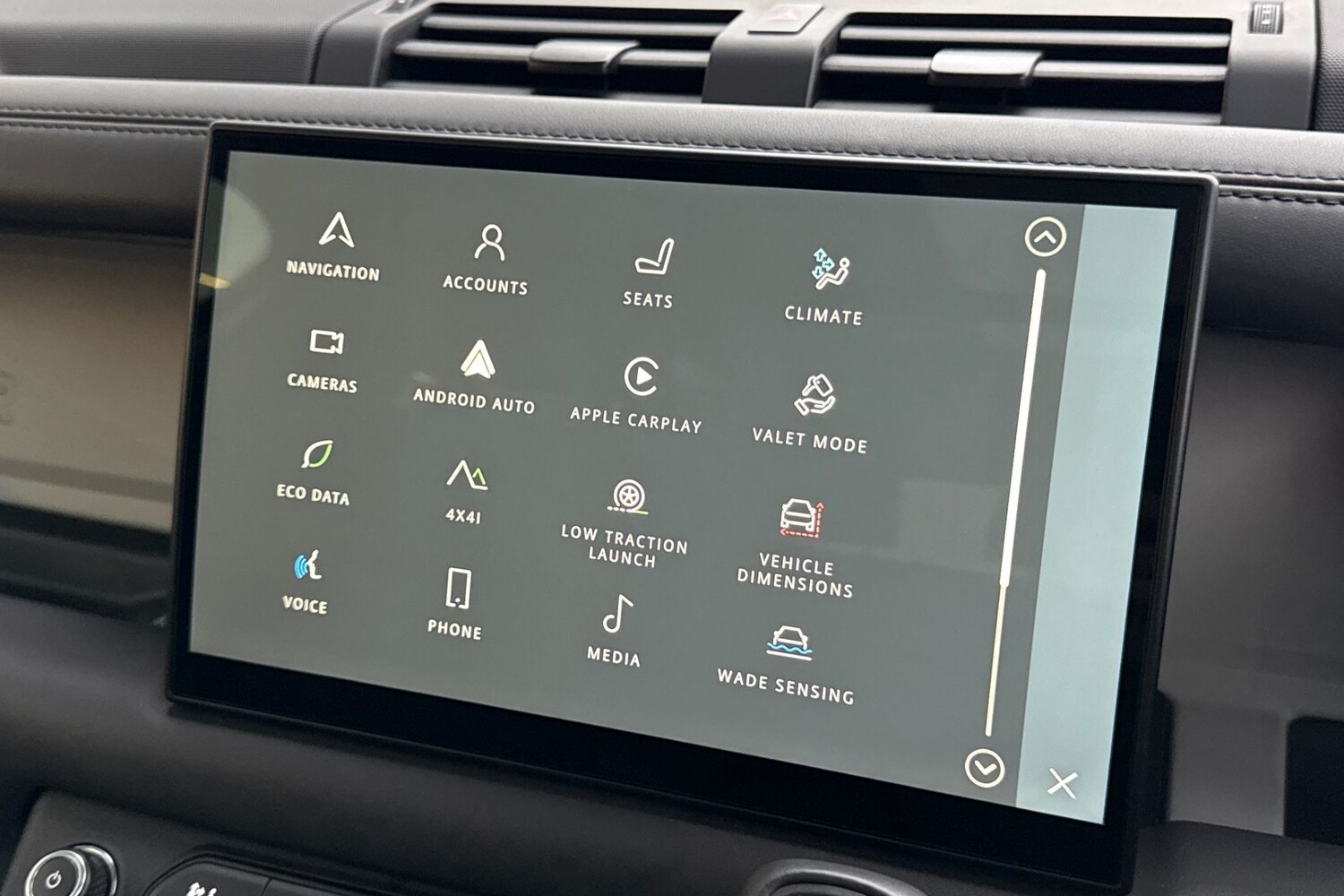 Used Land Rover Defender 90 2024 for sale - 76476080: Photo 34