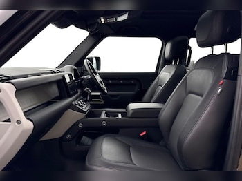 Used Land Rover Defender 90 2024 for sale - 76476080: Photo
