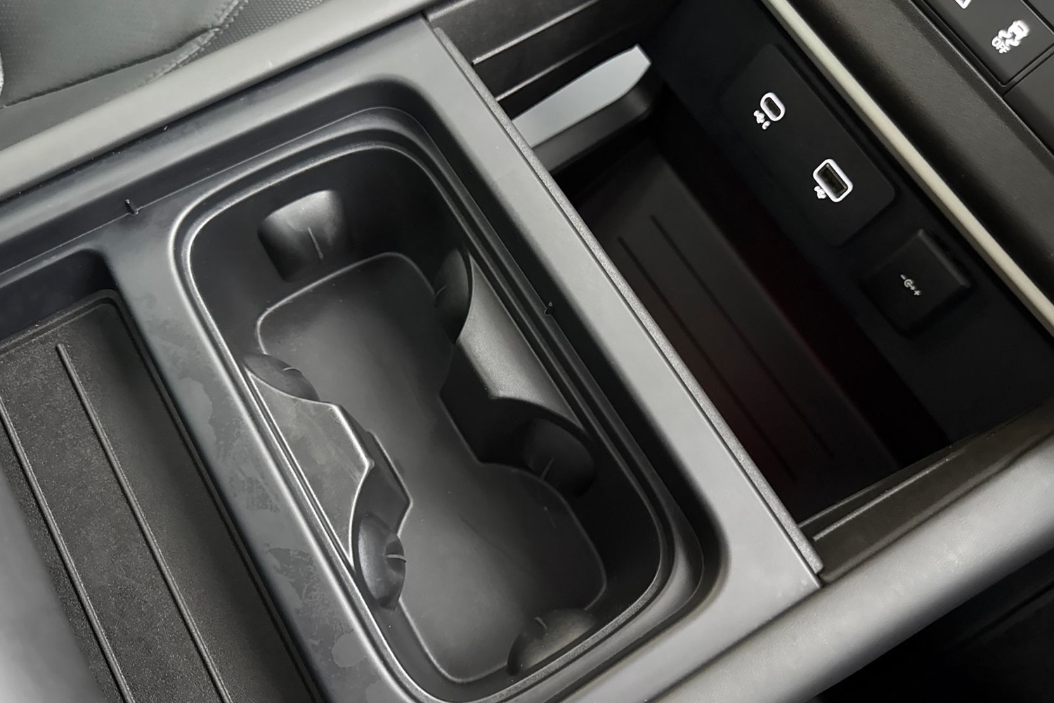 Used Land Rover Defender 90 2024 for sale - 76476080: Photo 45