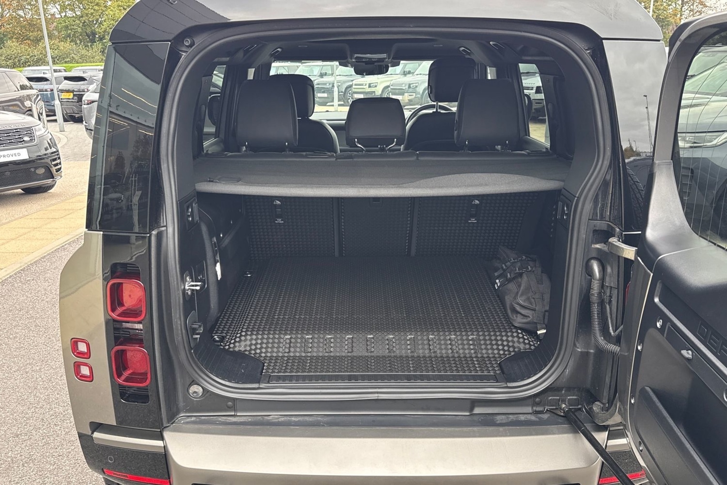 Used Land Rover Defender 110 2024 for sale - 76220199: Photo 11